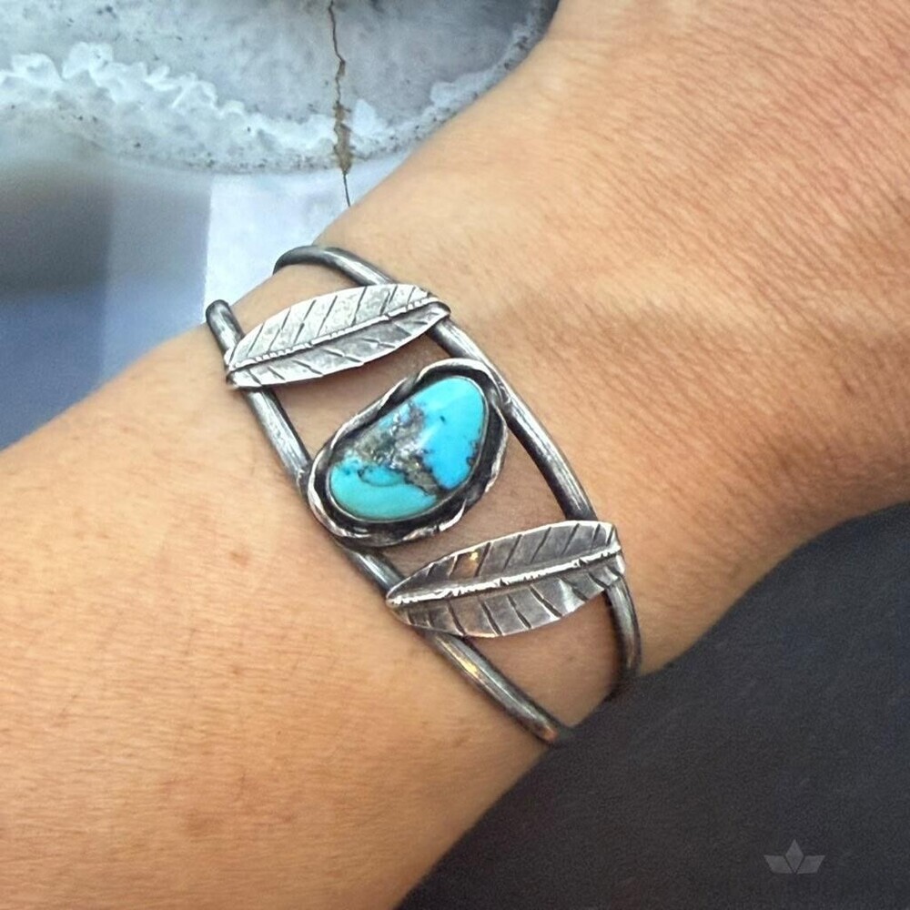 Vintage Native American Silver Leaf & Turquoise Split Shank Bracelet For Women